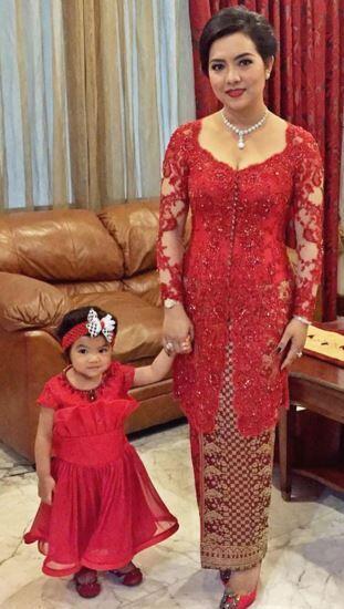 Ragam Couple Kebaya Ibu Dan Anak Serta Tipsnya