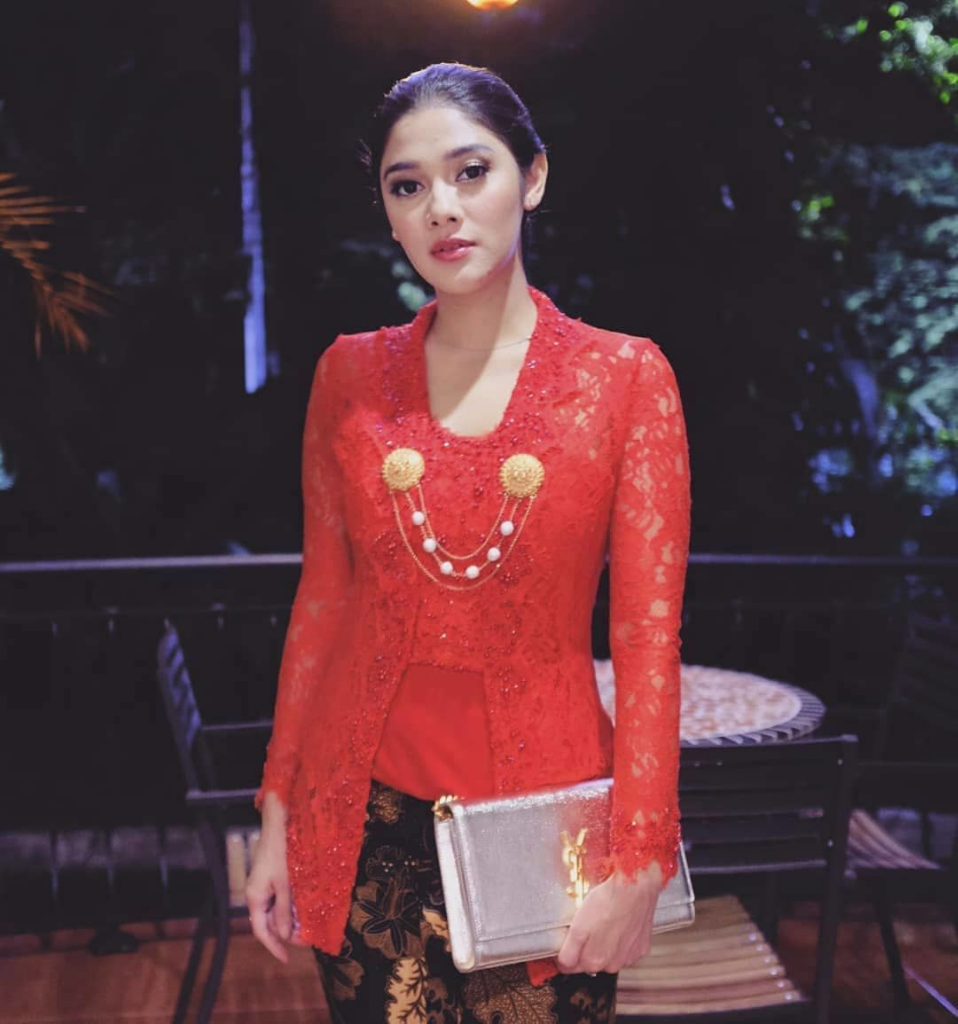 Elegannya Kebaya Indonesia, Busana Cantik Yang Pancarkan Keanggunan Si Pemakainya