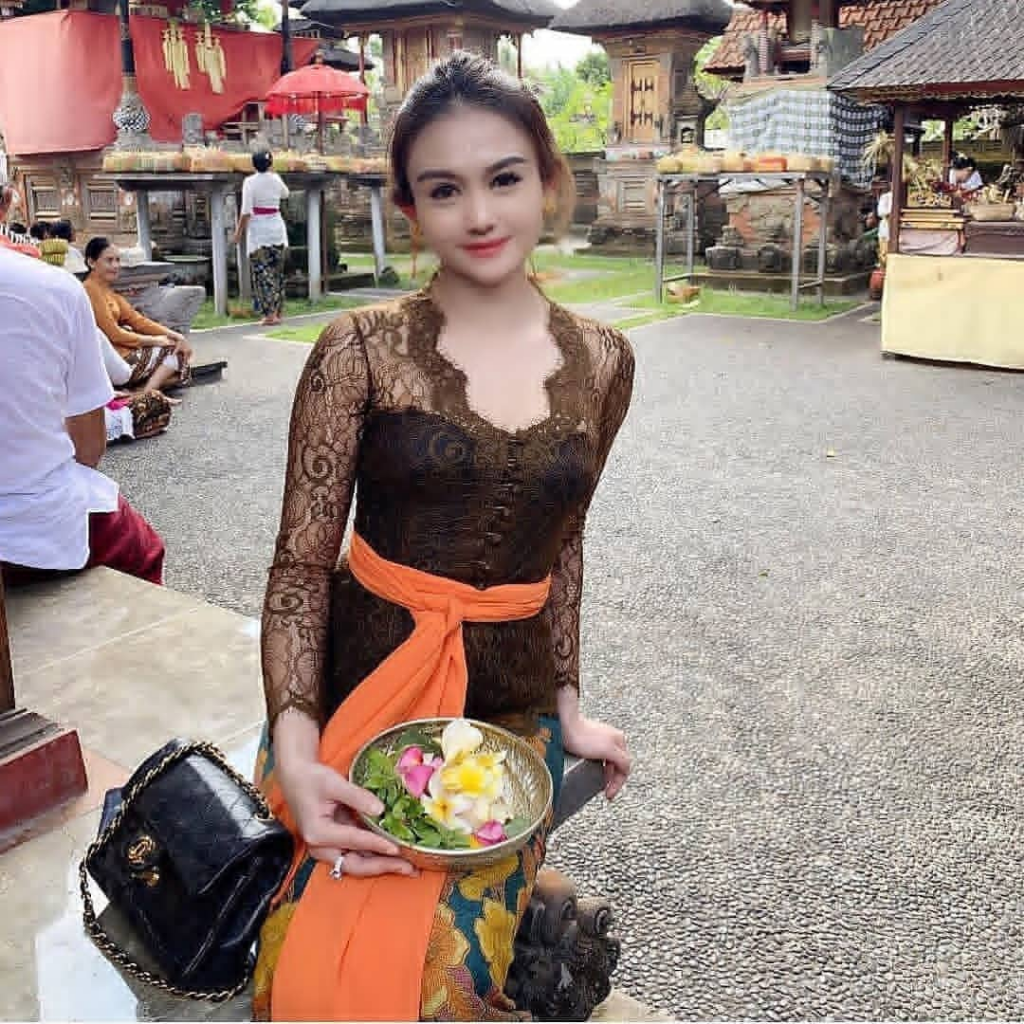 Elegannya Kebaya Indonesia, Busana Cantik Yang Pancarkan Keanggunan Si Pemakainya