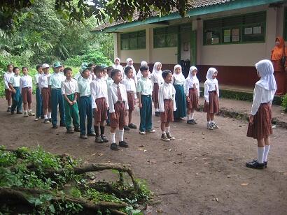 Pentingnya Peran Serta Aktif Keluarga Dalam Perkembangan Anak Usia Sekolah