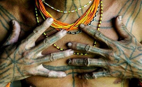 Seni tatto tertua didunia berada di Indonesia 