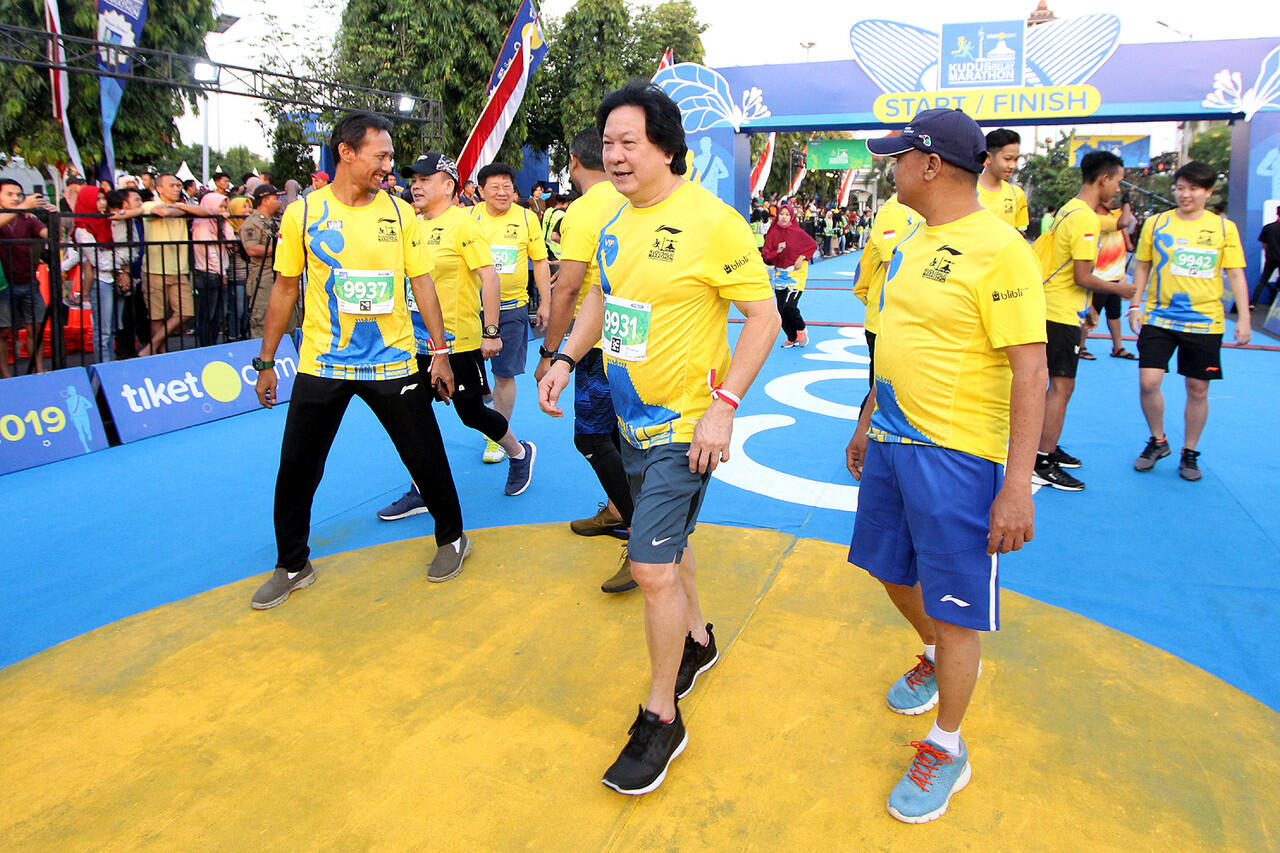 Sebanyak 6.000 Pelari Ramaikan Tiket.com Kudus Relay Marathon, Ada Butet juga Gan!