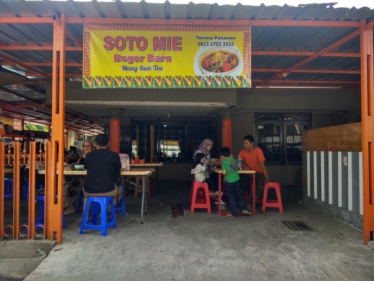 Nikmatnya Makan Soto Mie Bogor Baru Mang Bule di Kota Hujan!