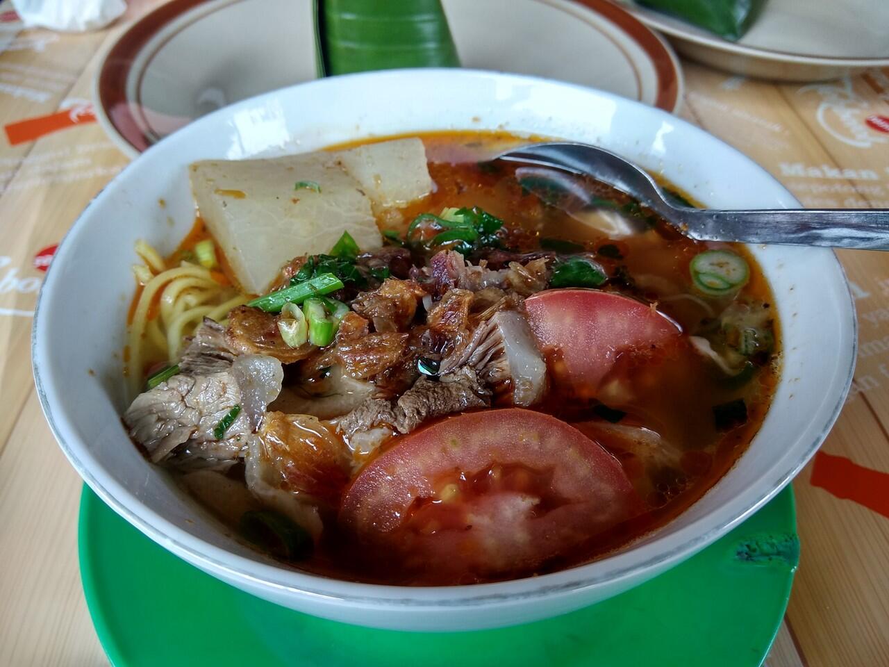 Nikmatnya Makan Soto Mie Bogor Baru Mang Bule di Kota Hujan!