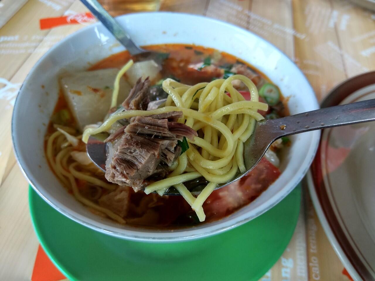 Nikmatnya Makan Soto Mie Bogor Baru Mang Bule di Kota Hujan!