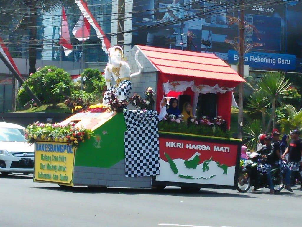 Potret Unik Kreasi Masyarakat dalam Pawai Kemerdekaan RI