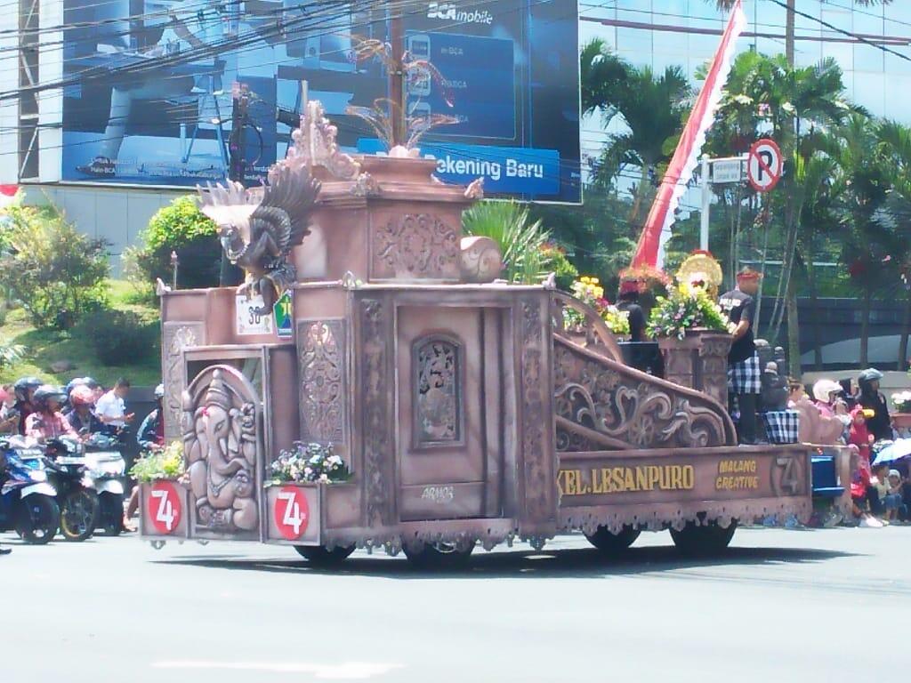 Potret Unik Kreasi Masyarakat dalam Pawai Kemerdekaan RI