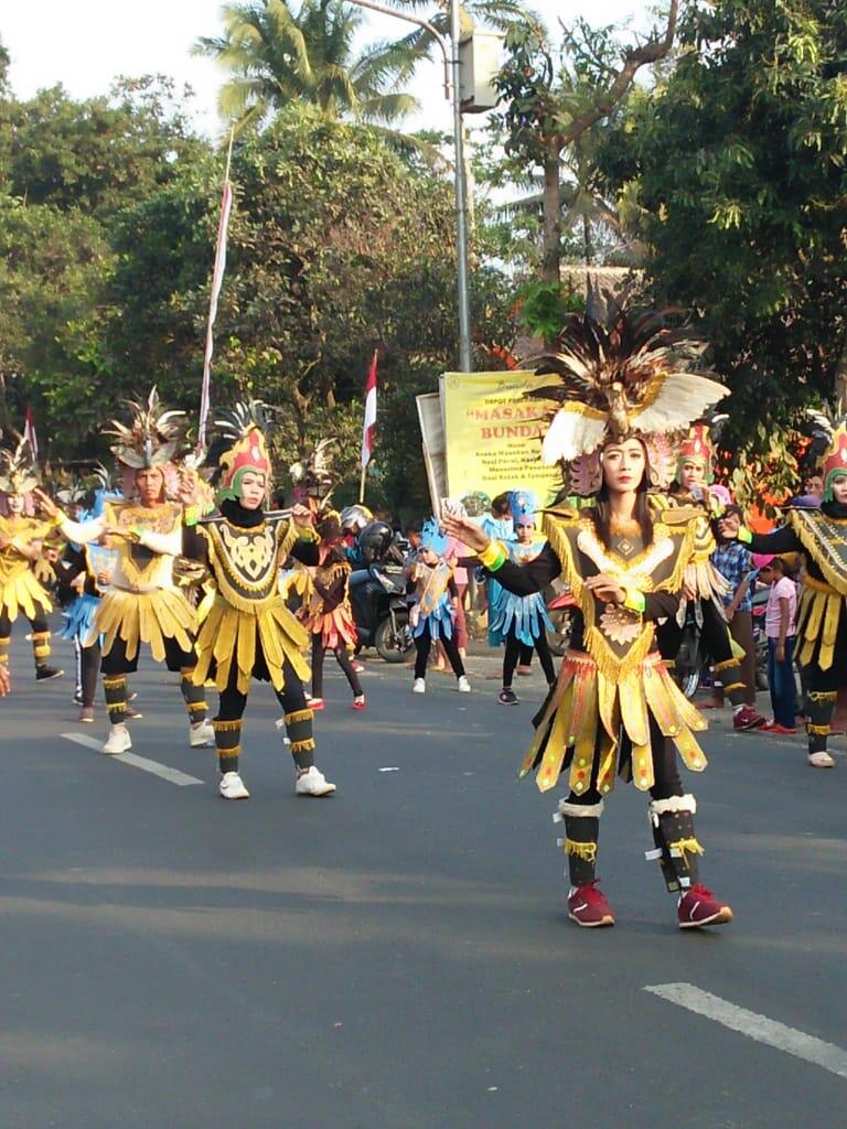 Potret Unik Kreasi Masyarakat dalam Pawai Kemerdekaan RI