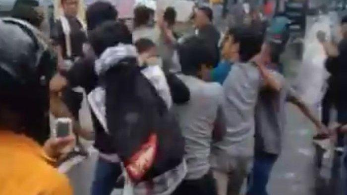 Beraksi di Jalan Brigjen Katamso, Dua Pelaku Jambret Babak Belur di Hajar Massa