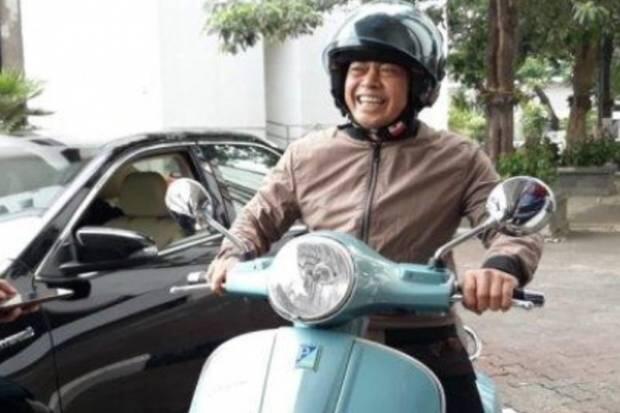 Penampilan Capim KPK Antam Novambar Tetap Setia Pakai Vespa
