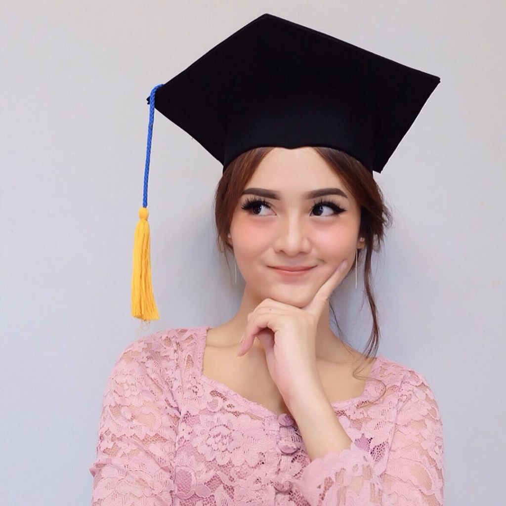Kebaya Dan Wisuda