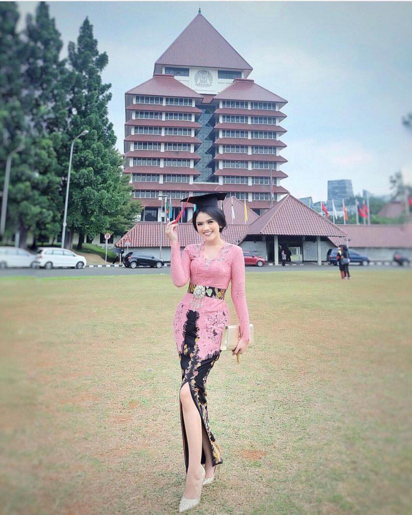 Kebaya Dan Wisuda