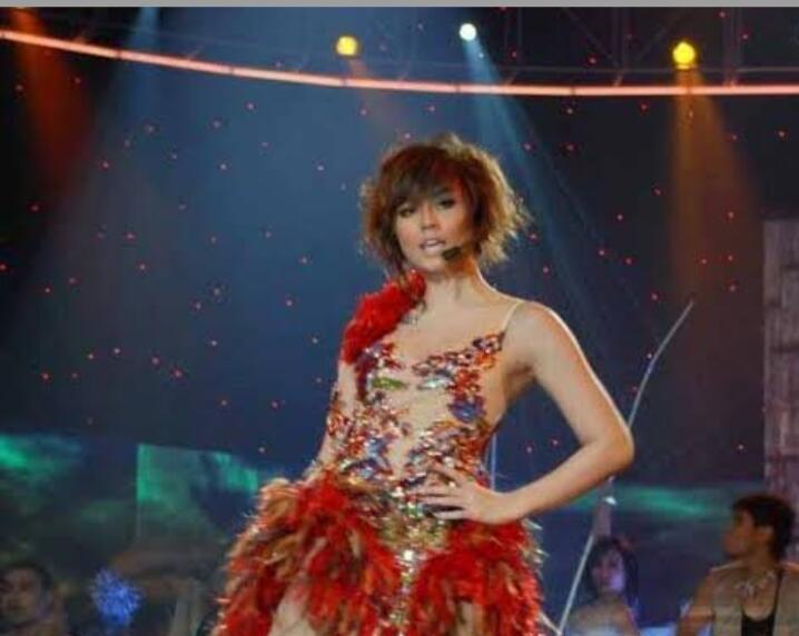 Ternyata Seorang Agnes Monica Juga Berkebaya Di Panggung, Sensasional Nih!