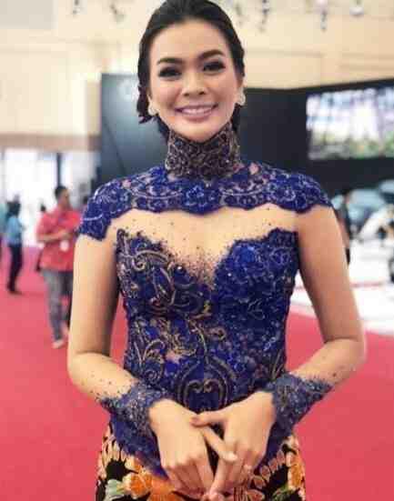 Kebaya, Pakaian Tradisional yang Fleksibel, Kaya Model dan Selalu Up to Date
