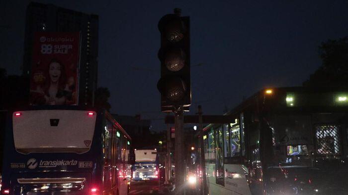 Sebagian Jakarta Mati Listrik, PLN: 30 Menit Lagi Nyala