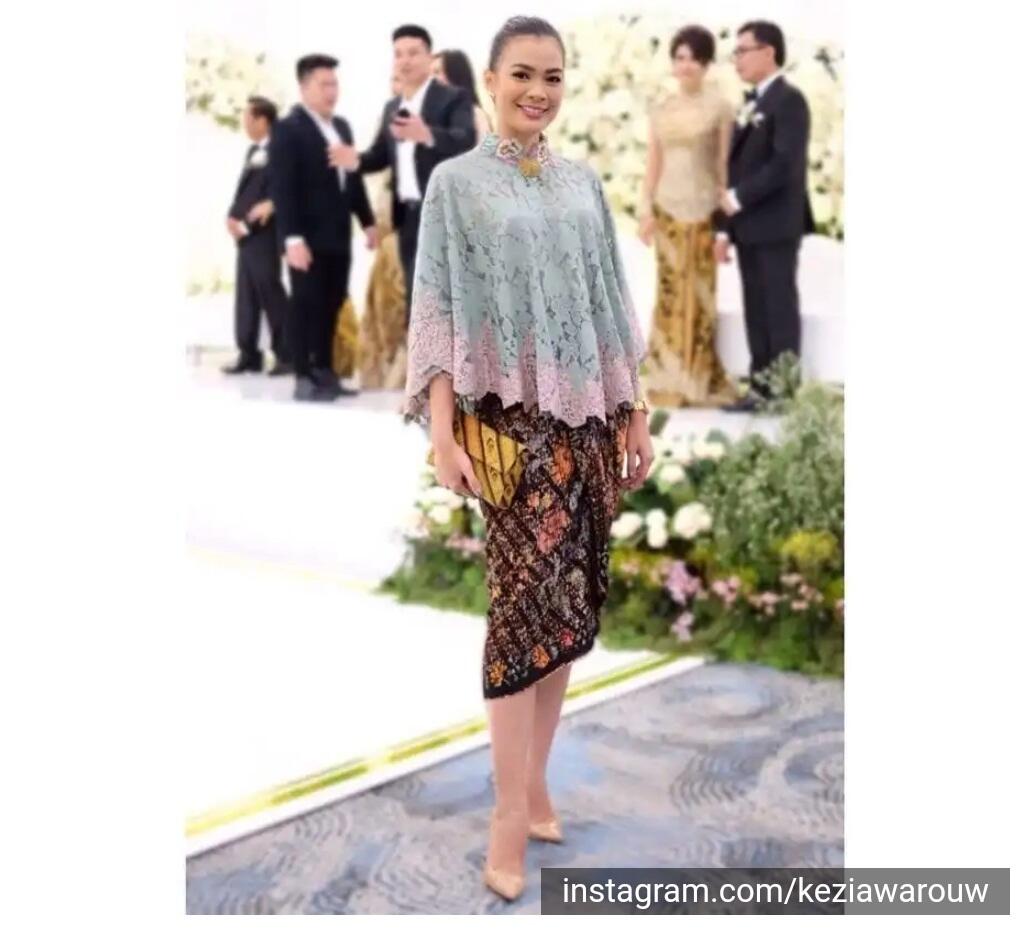 Bingung Pilih Baju Pesta? Pake Kebaya Aja Sista!