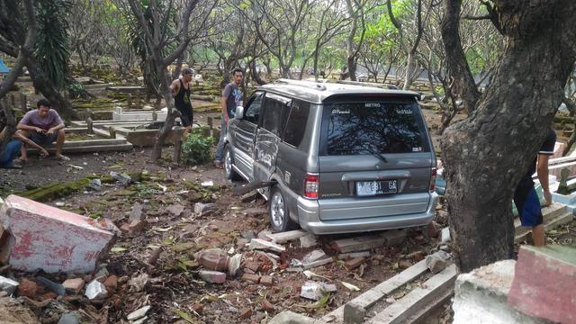 Fenomena Mobil Masuk &quot;Kuburan&quot;