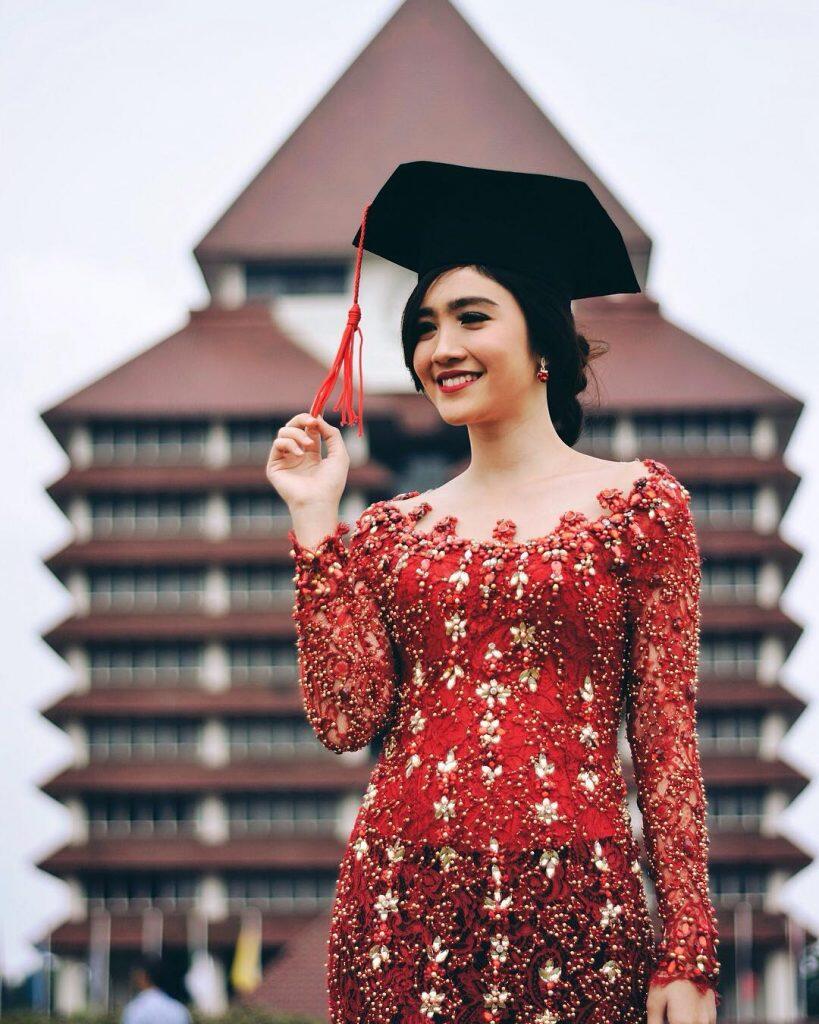 Kebaya, Pakaian Adat Yang Pantas Untuk Acara Apapun