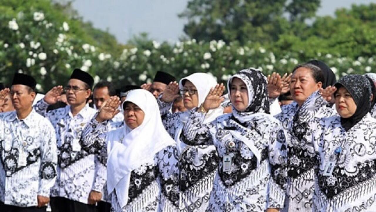 Memajukan Pendidikan Indonesia Dengan Memuliakan Guru