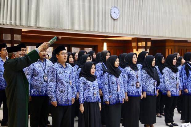 Memajukan Pendidikan Indonesia Dengan Memuliakan Guru