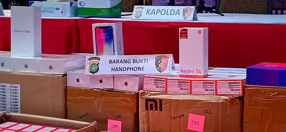 Polisi Tangkap Penyelundup Ribuan HP Ilegal dari China
