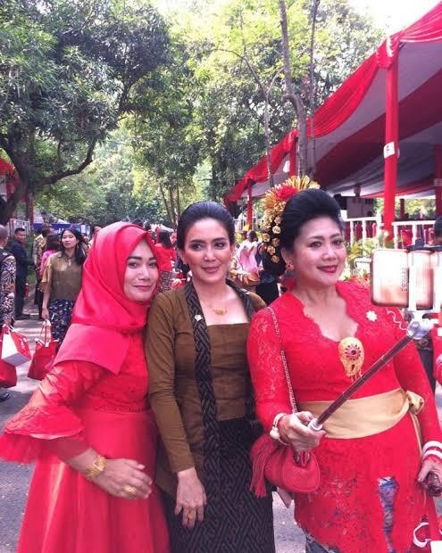 Potret Kebaya Rieke Diah Pitaloka Si Oneng Yang Jadi Srikandi Di DPR