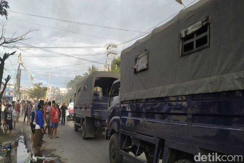 Massa Aksi di Kantor Gubernur Papua Takut Pulang, TNI-Polri Bantu Kawal
