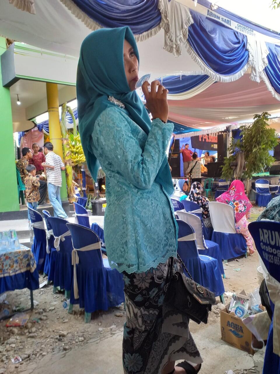 Wanita Lebih Cantik Bila Berkebaya