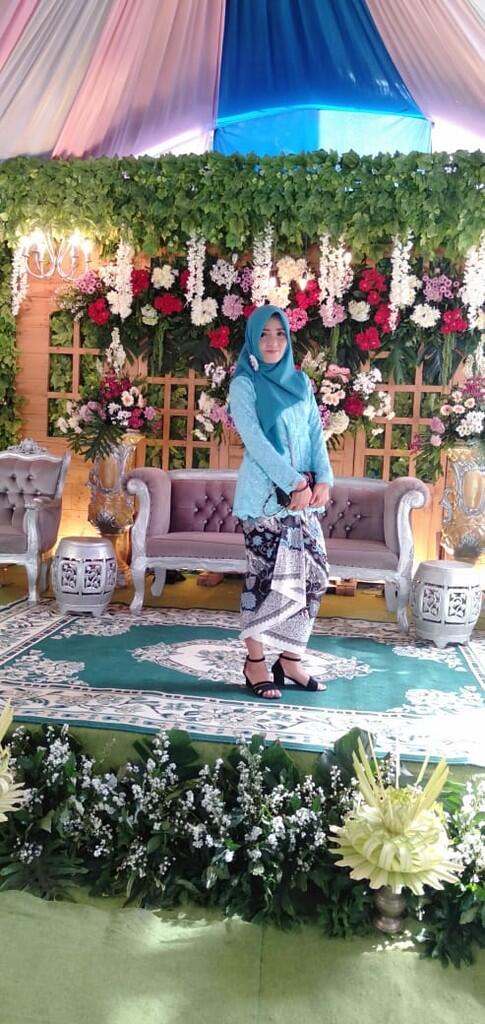 Wanita Lebih Cantik Bila Berkebaya
