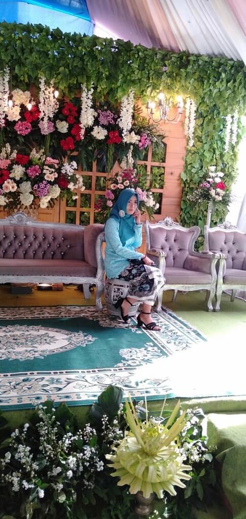 Wanita Lebih Cantik Bila Berkebaya