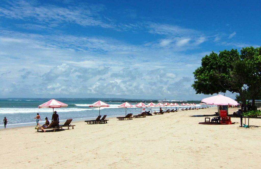 Pesona Gunung dan Pantai di Indonesiaku