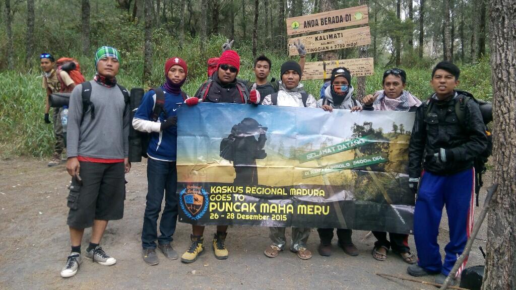 Pesona Gunung dan Pantai di Indonesiaku