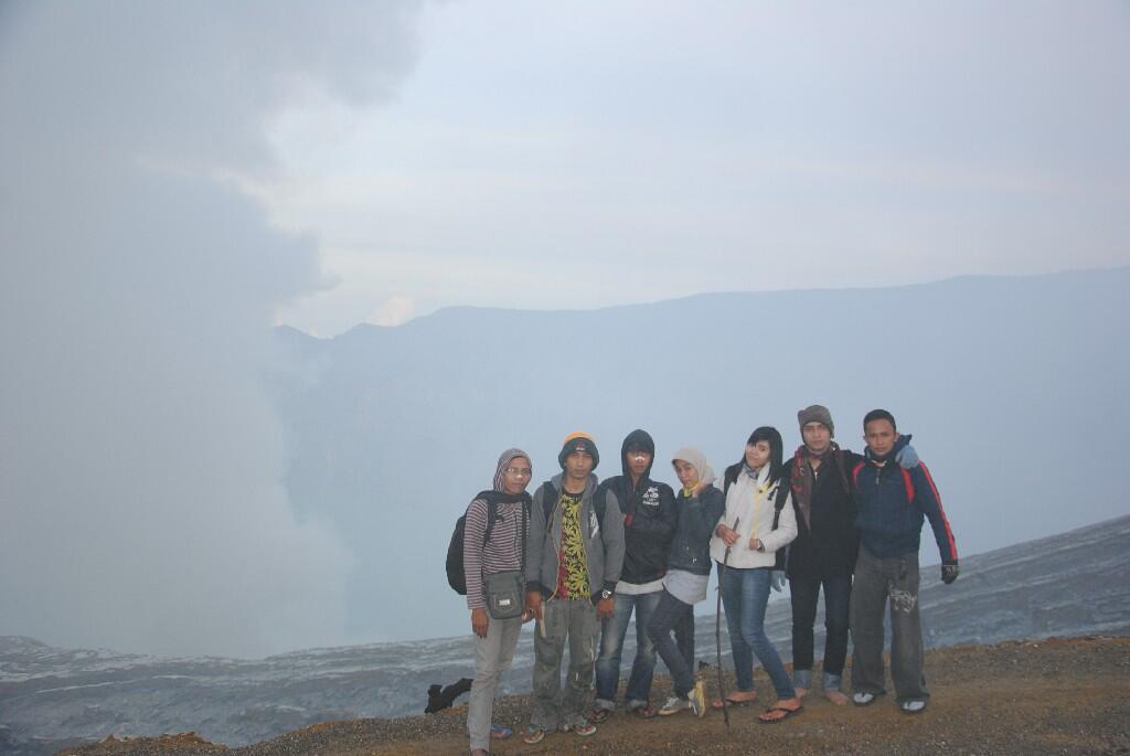 Pesona Gunung dan Pantai di Indonesiaku