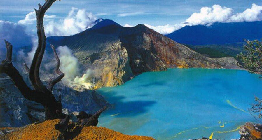 Pesona Gunung dan Pantai di Indonesiaku