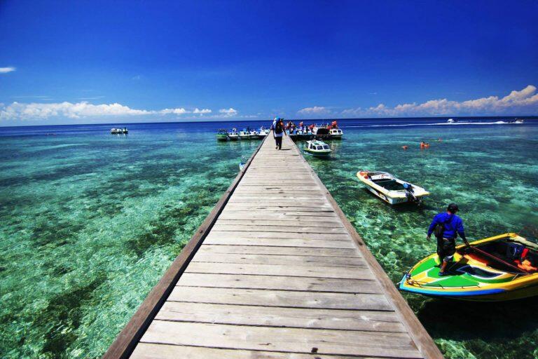 Pesona Gunung dan Pantai di Indonesiaku