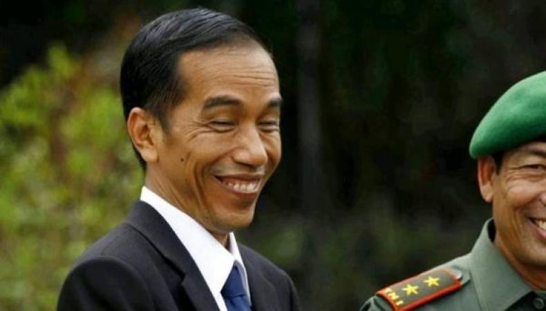 Jokowi Terpingkal-pingkal Dihibur Wayang dan Pelawak Kirun di Purworejo 