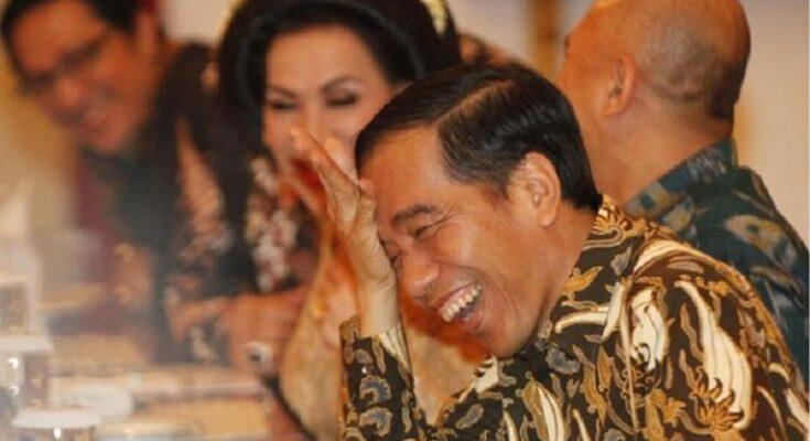 Jokowi Terpingkal-pingkal Dihibur Wayang dan Pelawak Kirun di Purworejo 