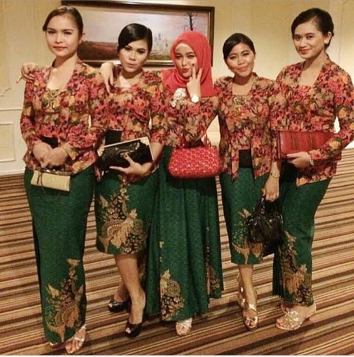 Batik Dan Kebaya Adalah Pasangan Paling Ideal