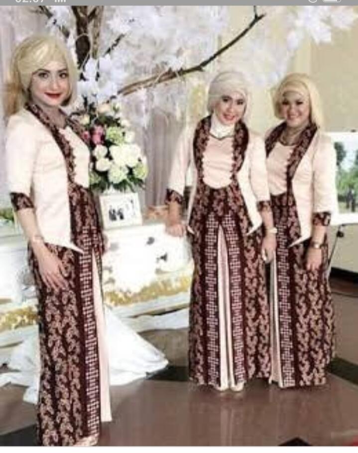 Batik Dan Kebaya Adalah Pasangan Paling Ideal