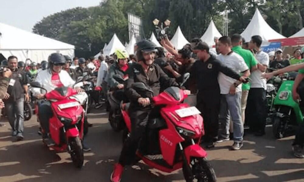 Gelar Parade Kendaraan Listrik, Empat Menteri Ikut Konvoi Dari Monas ke HI