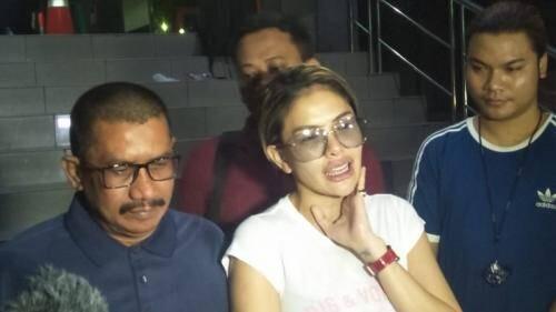 Disebut Pelacur, Nikita Mirzani Resmi Laporkan Anak Elza Syarief