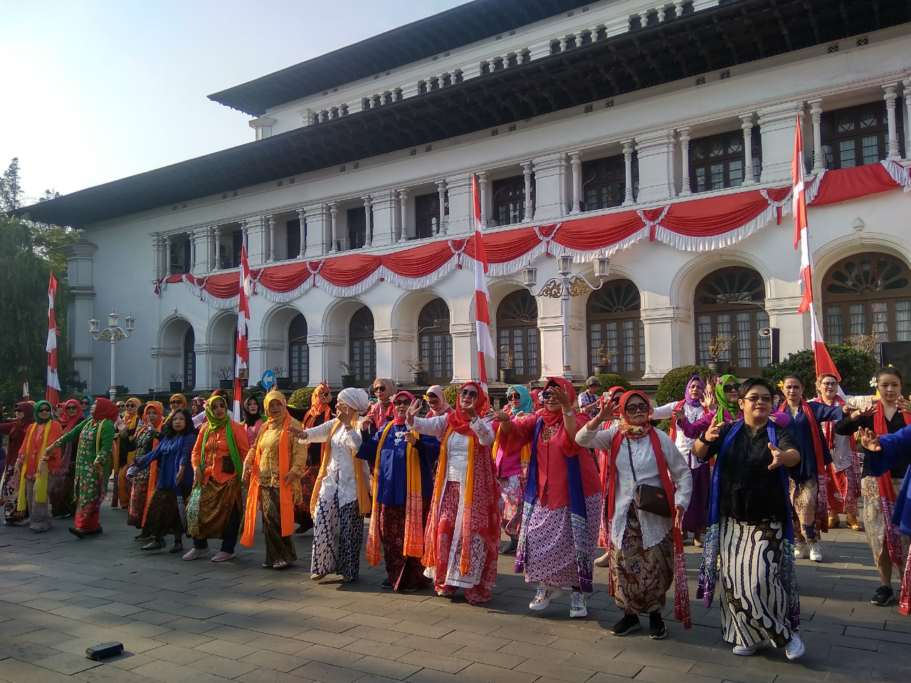 Ketuk Tilu Menggoyang Bandung