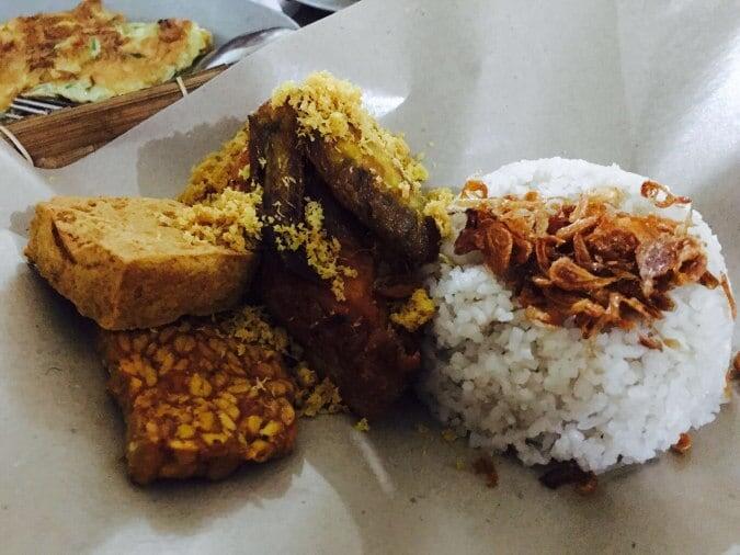 8 Nasi Uduk Enak di Jakarta Utara yang Gurihnya Mantap!