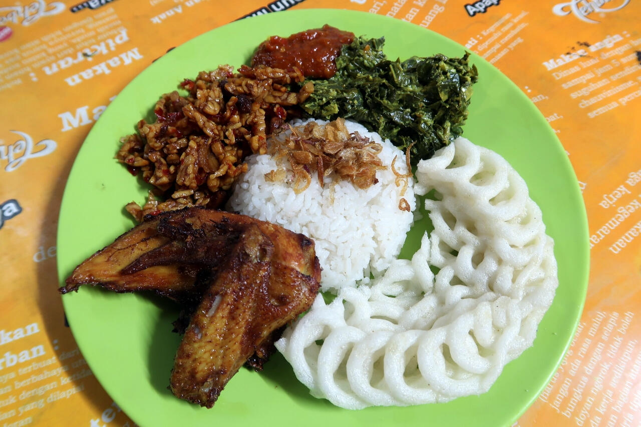 8 Nasi Uduk Enak di Jakarta Utara yang Gurihnya Mantap!
