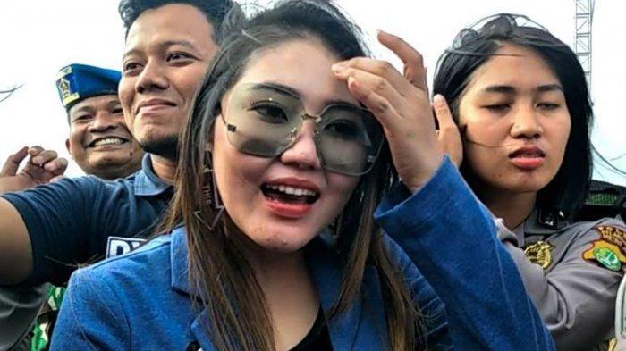 Curhatan Via Vallen Soal Pakaian Dalamnya yang Sering Dipakai Pembantu