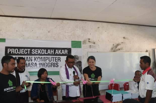 Wakil Bupati Lembata Resmikan Tempat Kursus Komputer dan Bahasa Inggris