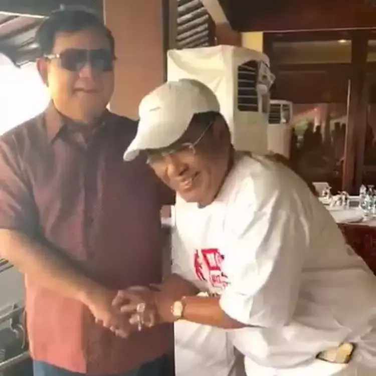 Gaya Santai Hotman Paris Nonton Polo Bareng Prabowo Subianto