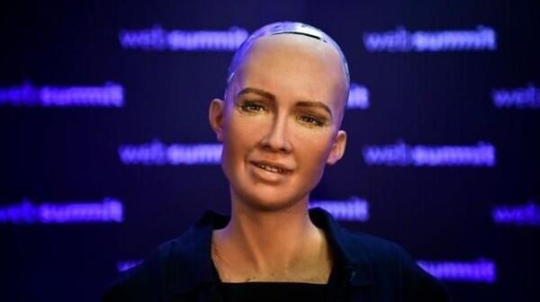 Kecanggihan Sophia, Robot yang Akan Ngobrol dengan Jokowi