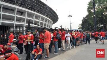 Timnas Indonesia Kalah, Kericuhan Terjadi di Pintu Utama GBK