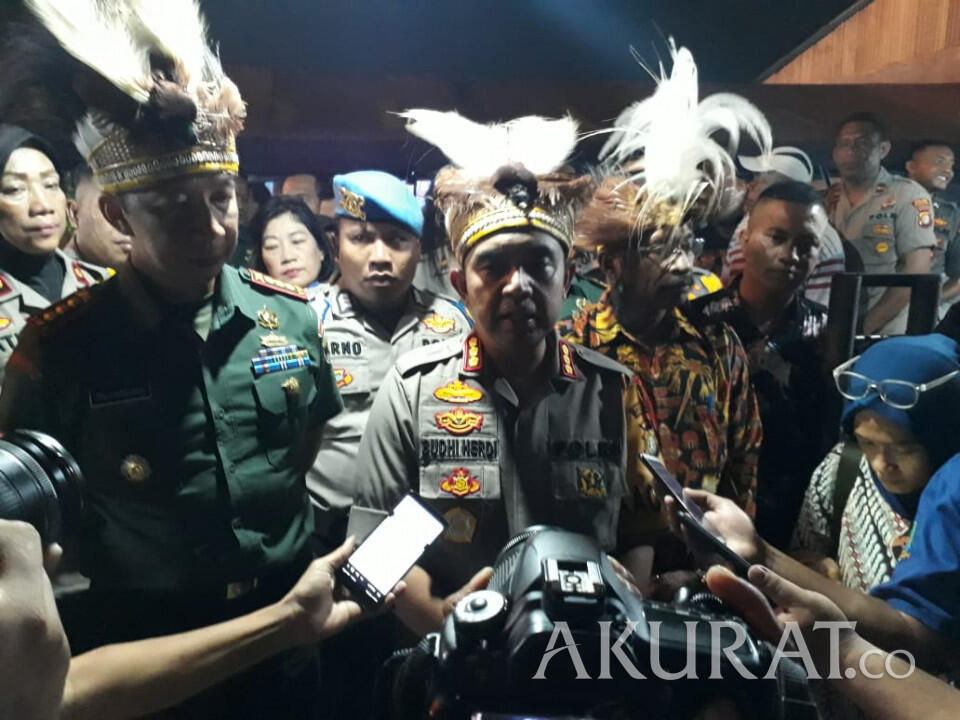 Pakai Mahkota Cendrawasih, Tiga Pilar Jakarta Utara Senyum Bersama Masyarakat Papua